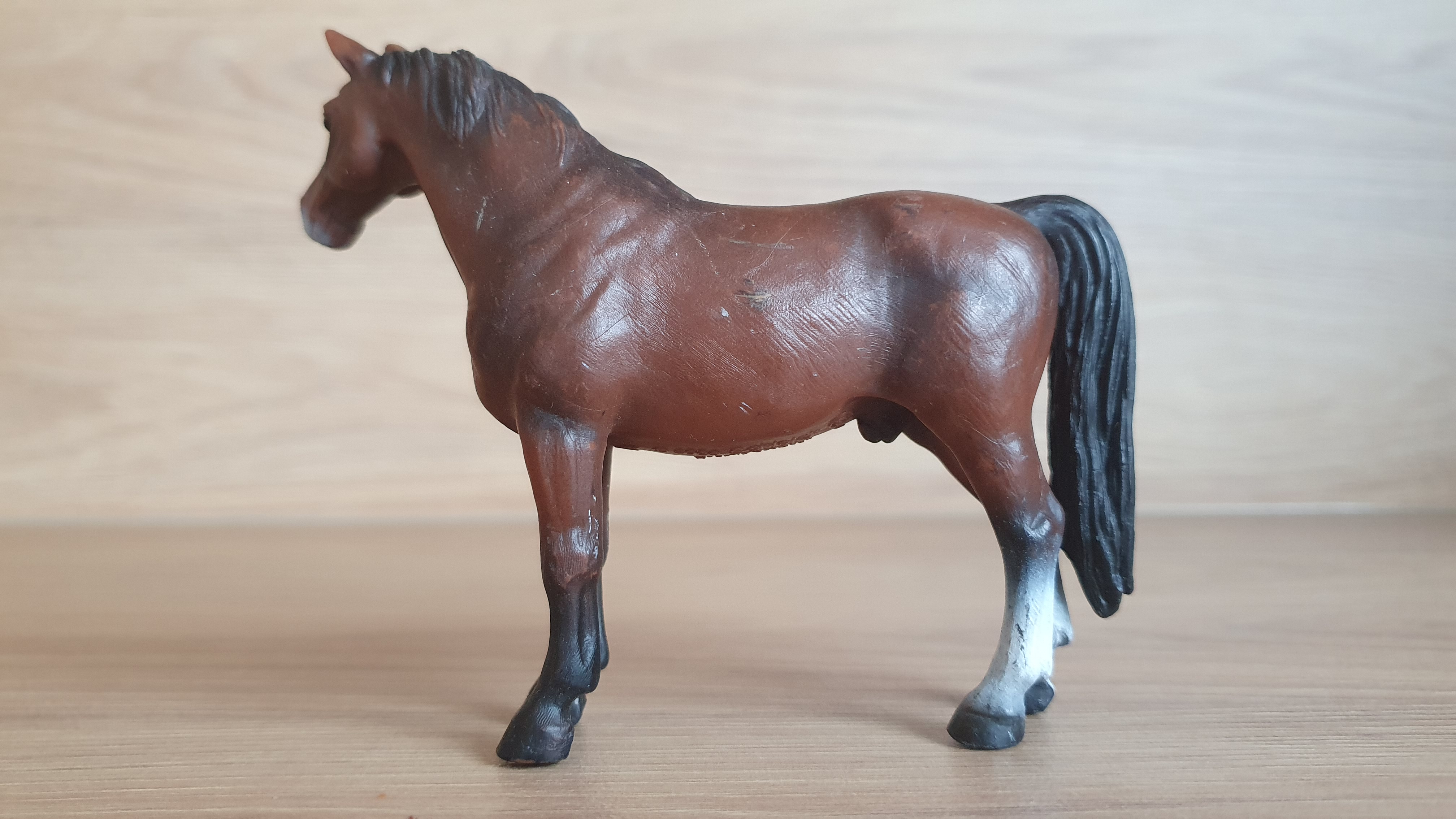 Arabský hřebec 13248, model 2000