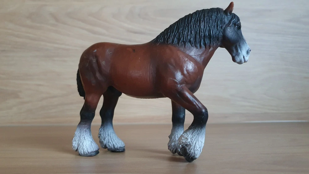 Valach Shire 13247, model 2000