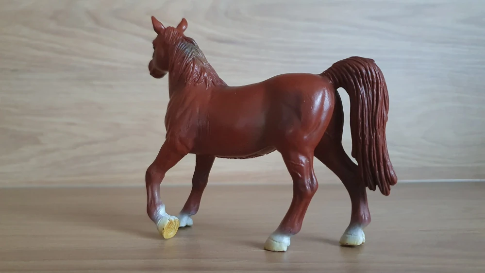 Ořechová-hnědá klisna 13253, model 2001