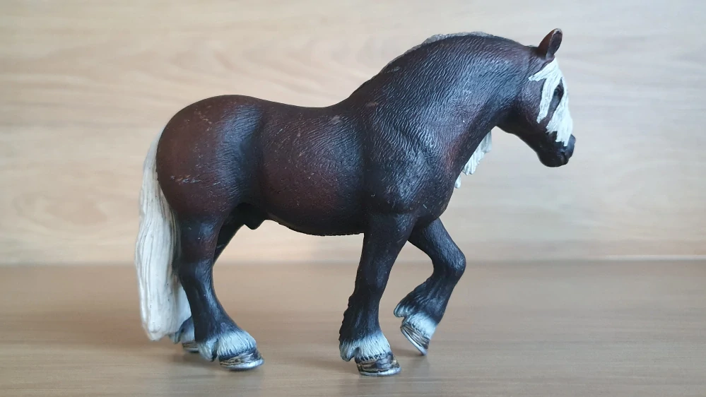 Lesní hřebec 13663, model 2009