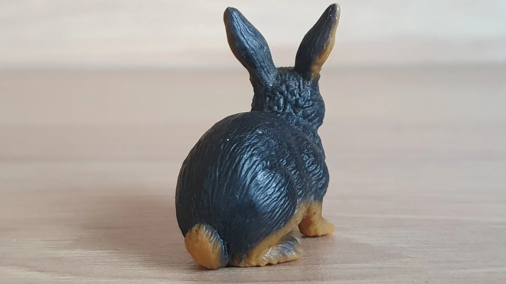 králík tmavý 13137, model 1996