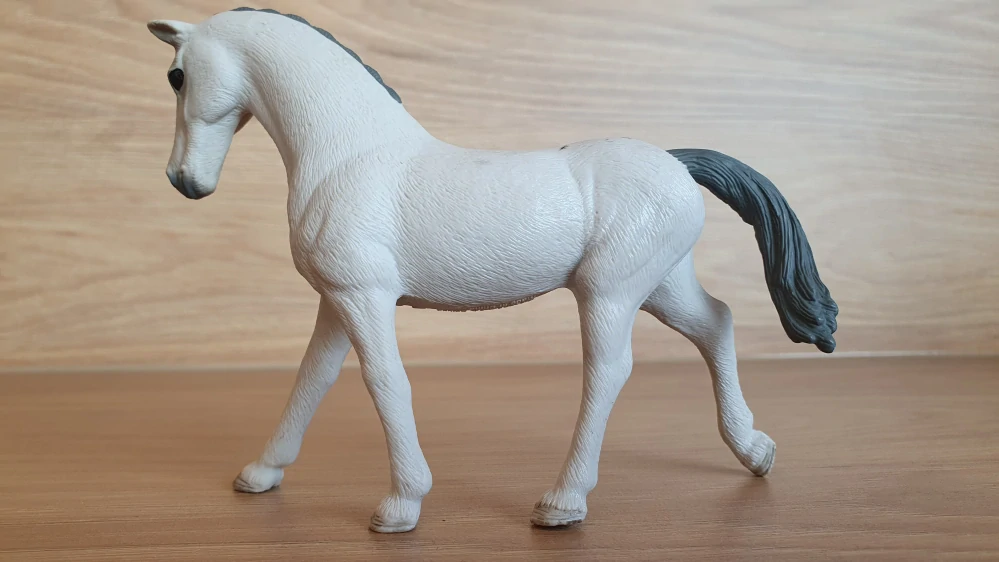 Trakhener klisna 98269, model 2018