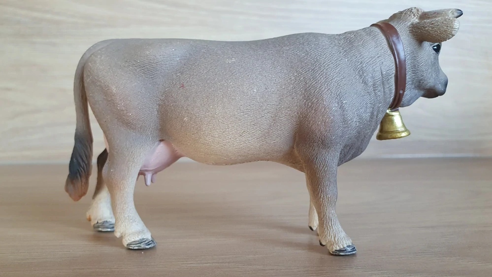 kráva se zvonem  13874, model 2017