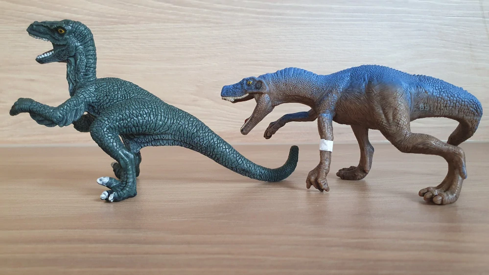 Velociraptor a Herrerasaurus edice McDonalds