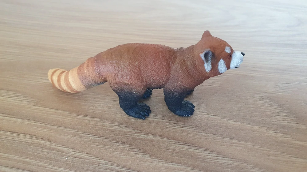 panda červená 14833, model 2019