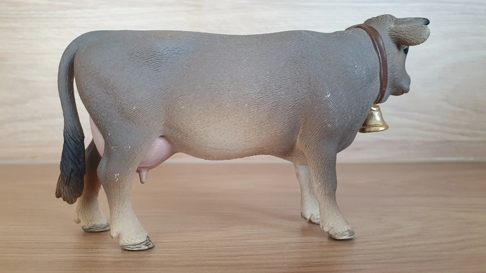kráva se zvonem  13874, model 2017