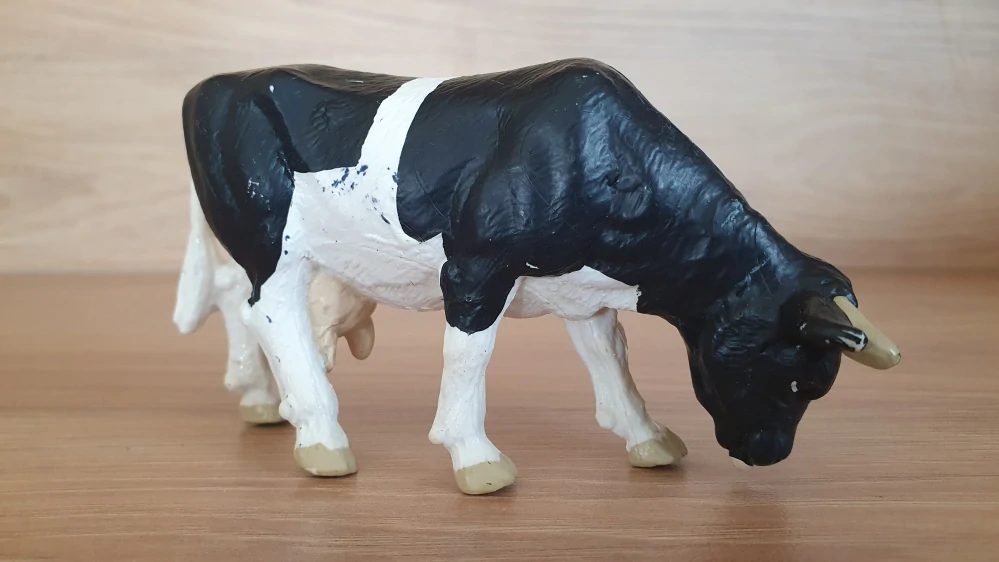 kráva černobílá 13207, model 1988
