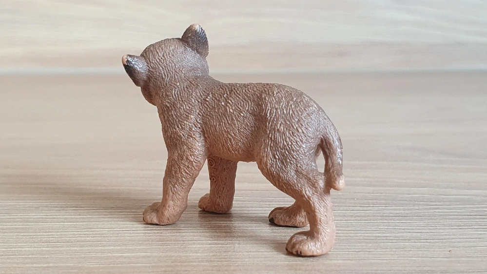 vlče hnědé 42472, model 2018