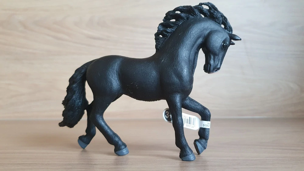 Pura raza hřebec 13923, model 2020