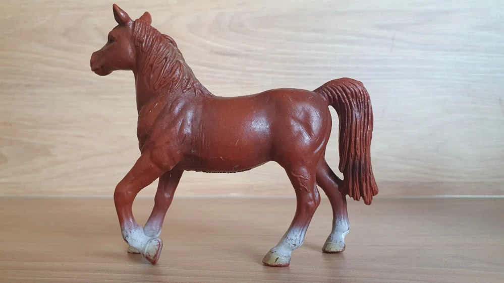 Ořechová-hnědá klisna 13253, model 2001