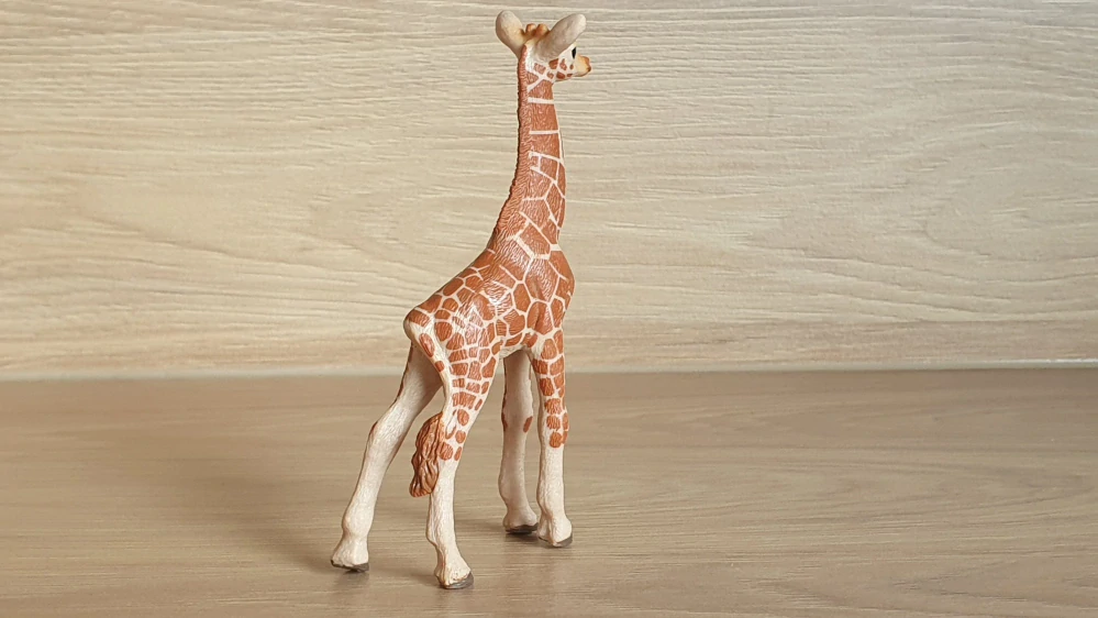 žirafa mládě edice McDonalds, model 2021