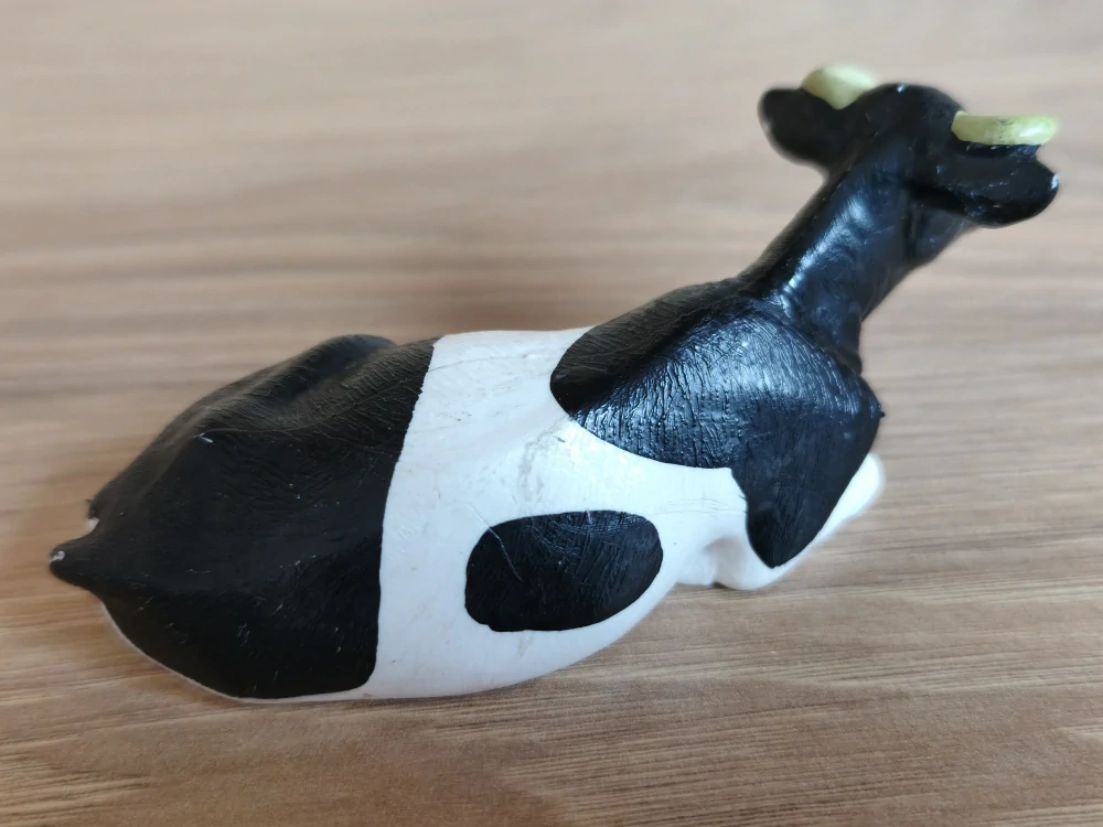 kráva ležící 13211, model 1988