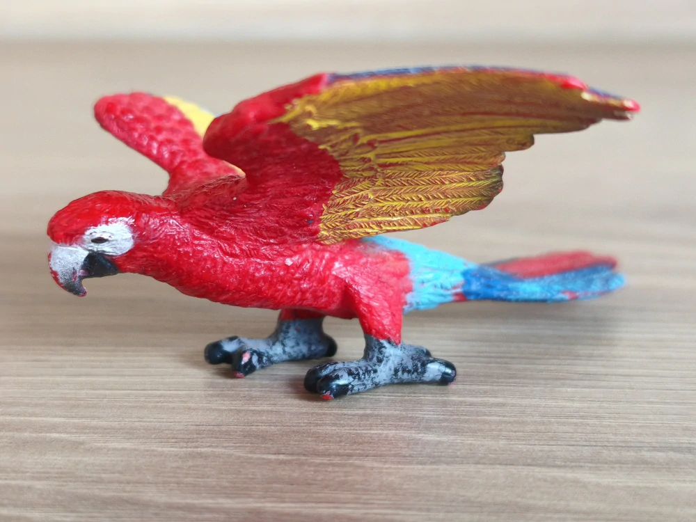 Ara červená 14737, model 2014