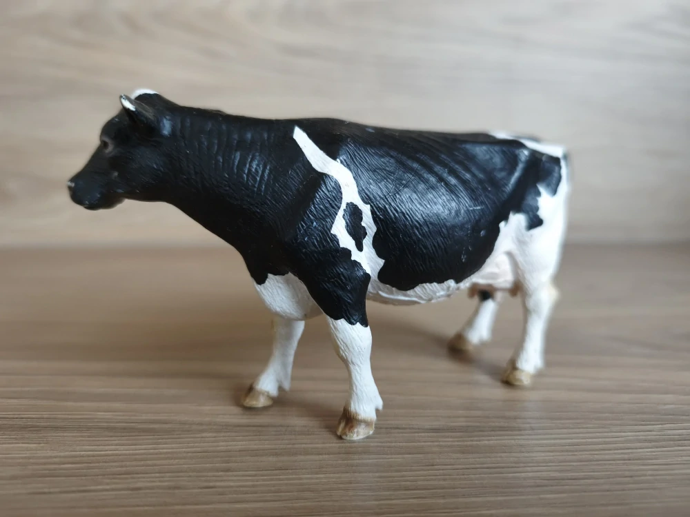 kráva holštýnská  13633, model 2007