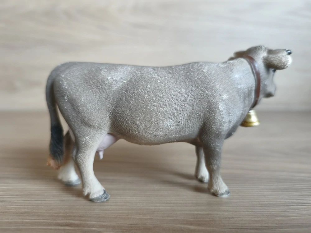 kráva se zvonem 13874, model 2017
