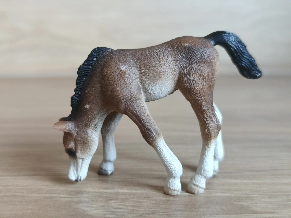 Arabské hříbě pasoucí se 13652, model 2008