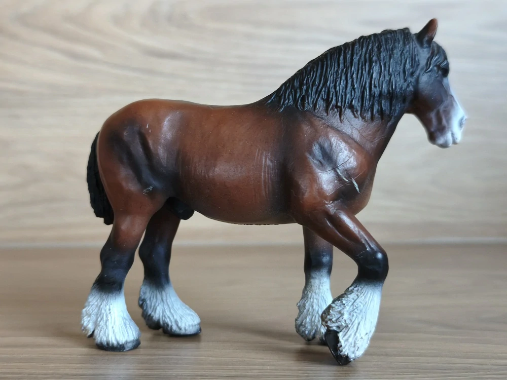 Valach Shire 13247, model 2000