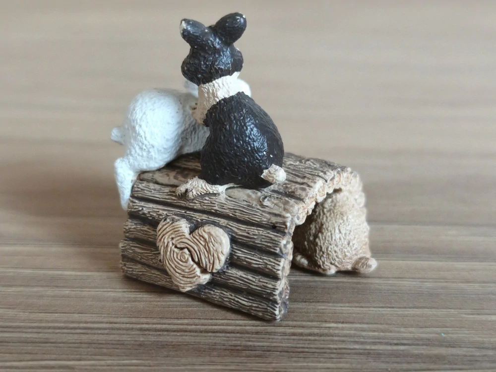 Králíci na kůře 13748, model 2013