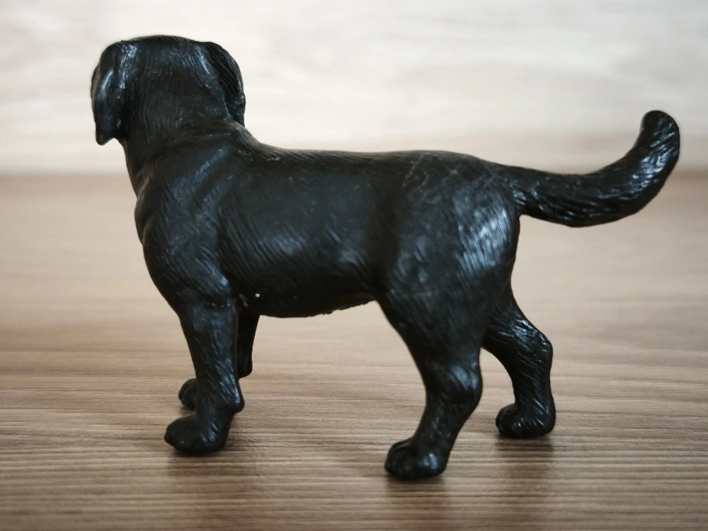 labrador černý  16327, model 2001