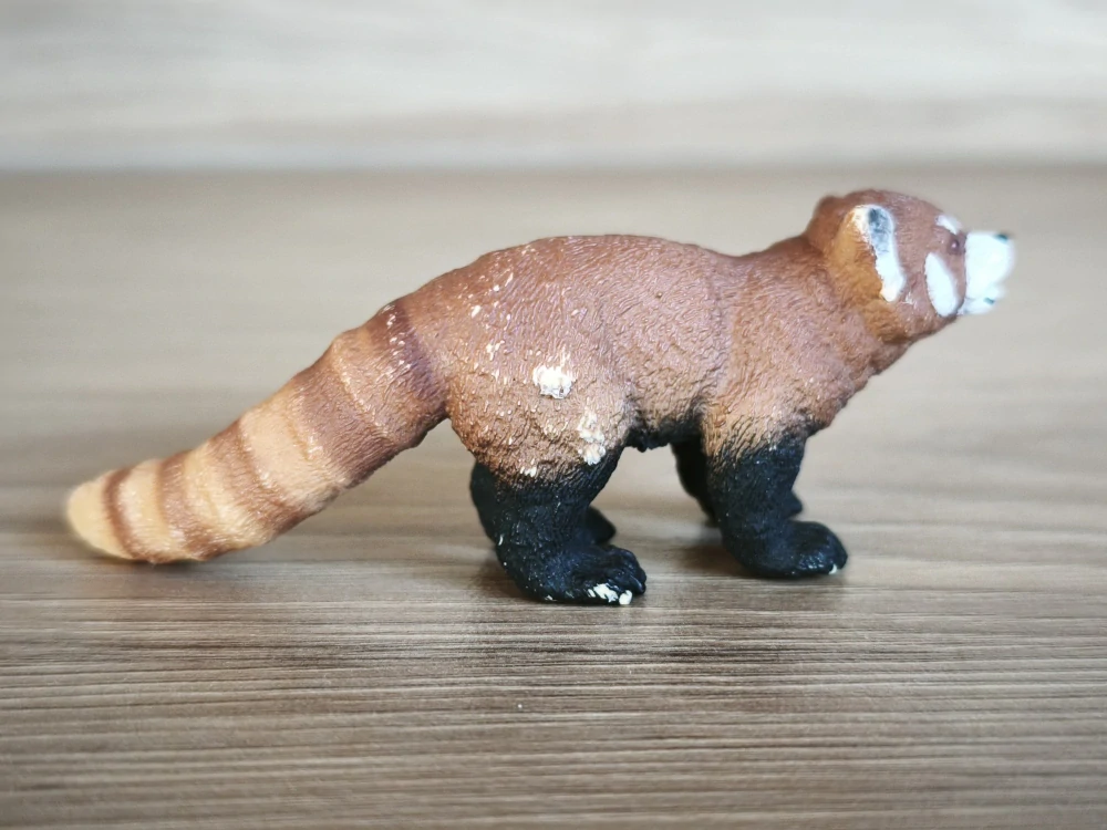 panda červená 14833, model 2019