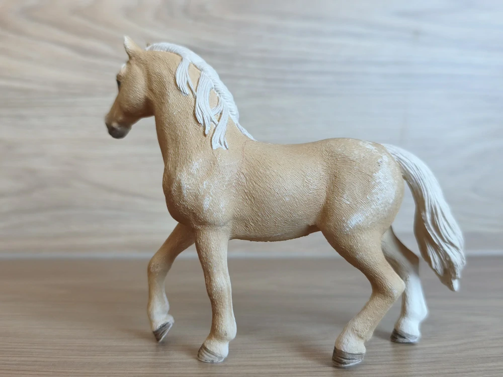 Andaluský kůň 42431, model 2016
