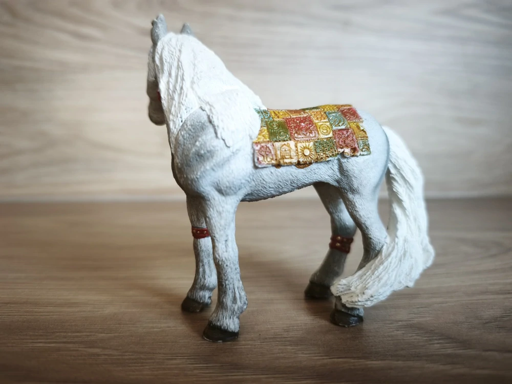 Osedlaný kůň Marween 70427, model 2009