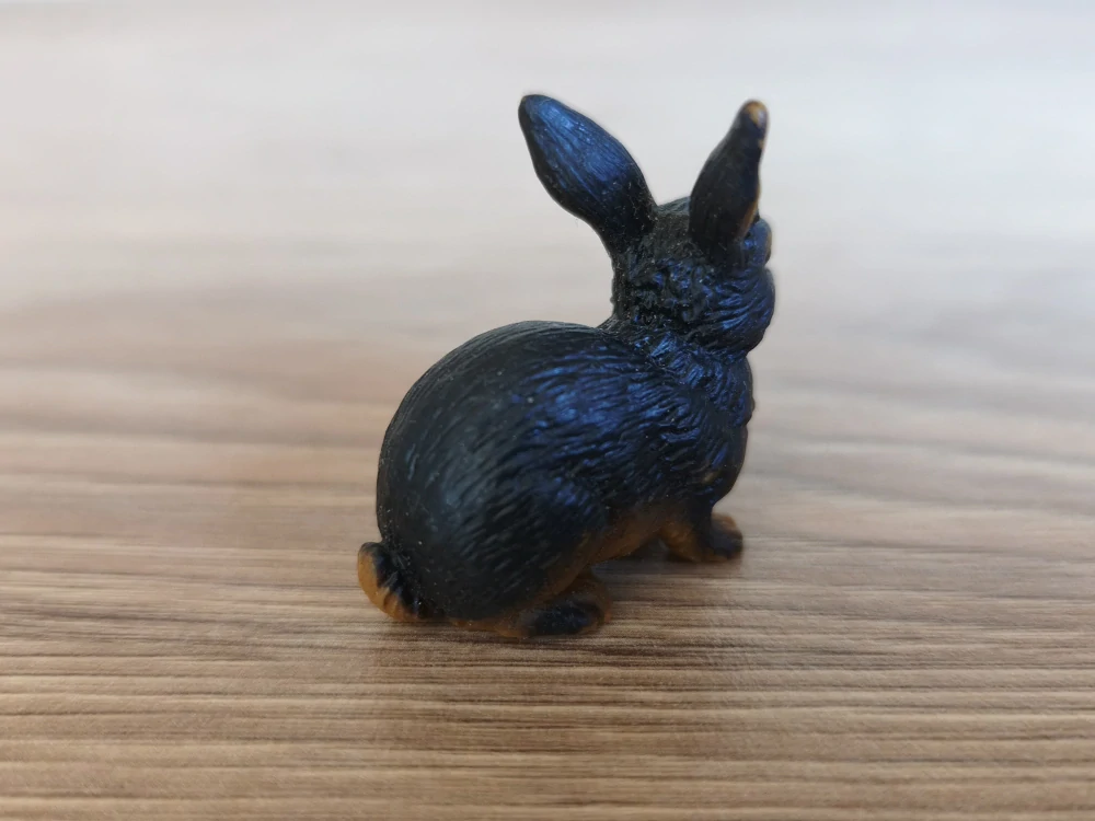 králík tmavý 13137, model 1996