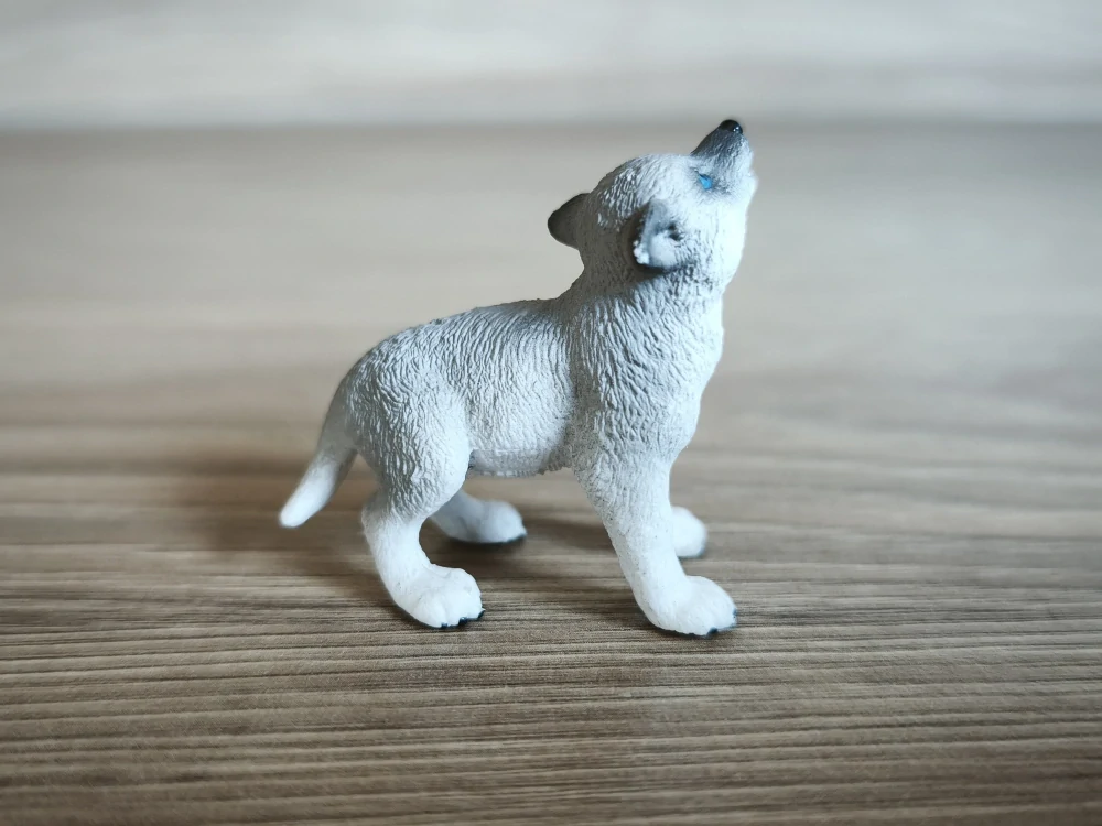 vlče šedé 42472, model 2018