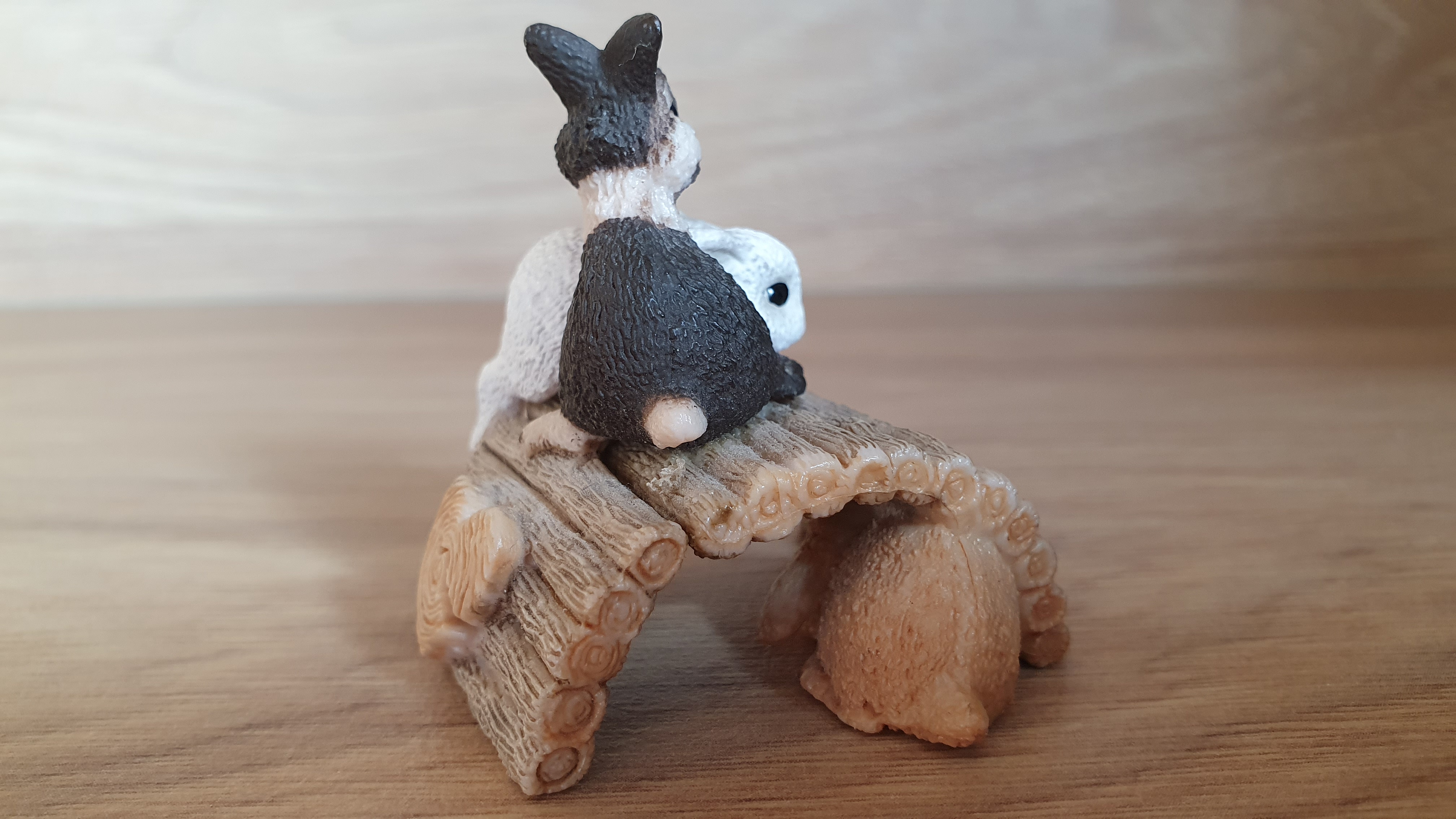 Králíci na kůře  13748, model 2013