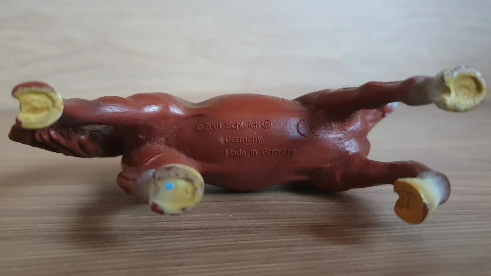 Ořechová-hnědá klisna 13253, model 2001