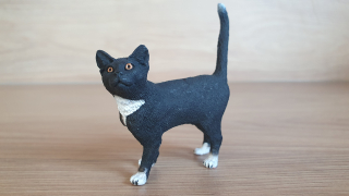 kočka stojící černá 13770, model 2014