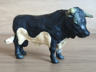 býk černobílí 13218, model 1992