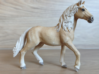 Andaluský kůň 42431, model 2016